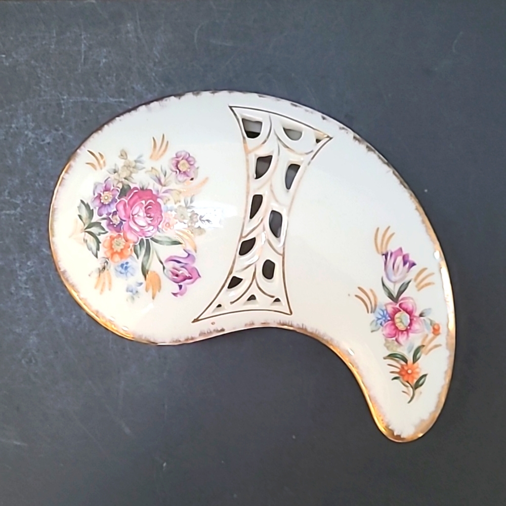 VTG teardrop shaped jewelry dish
